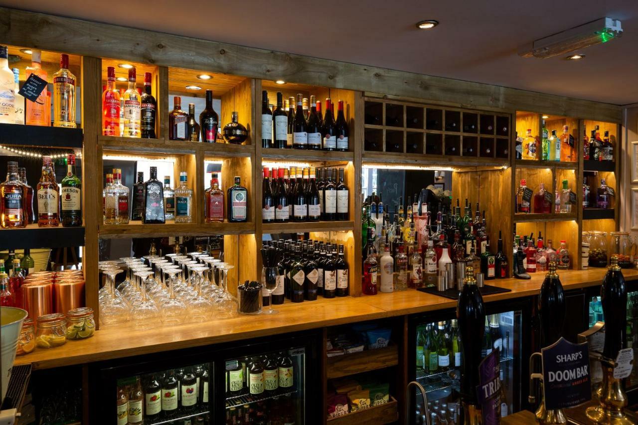 הוק The Poacher Inn מראה חיצוני תמונה