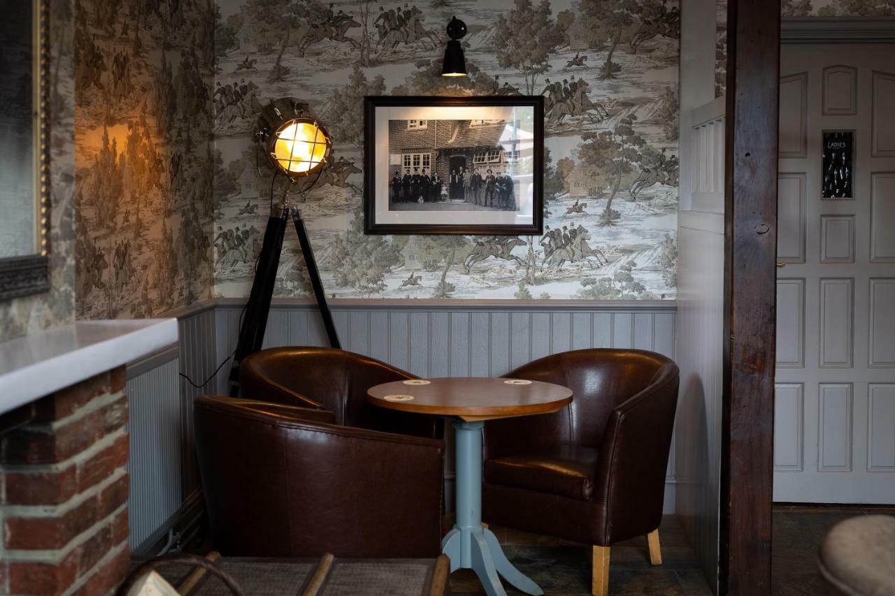 הוק The Poacher Inn מראה חיצוני תמונה